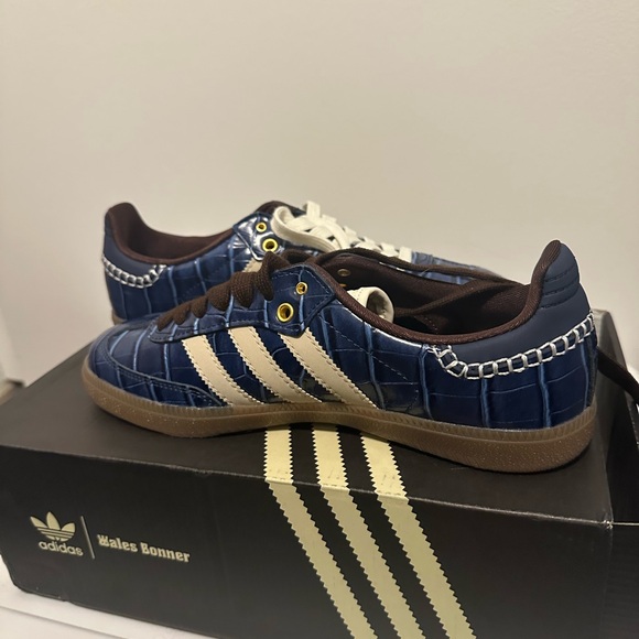 Adidas Men's Blue and White Sneakers - Picture 2 of 4